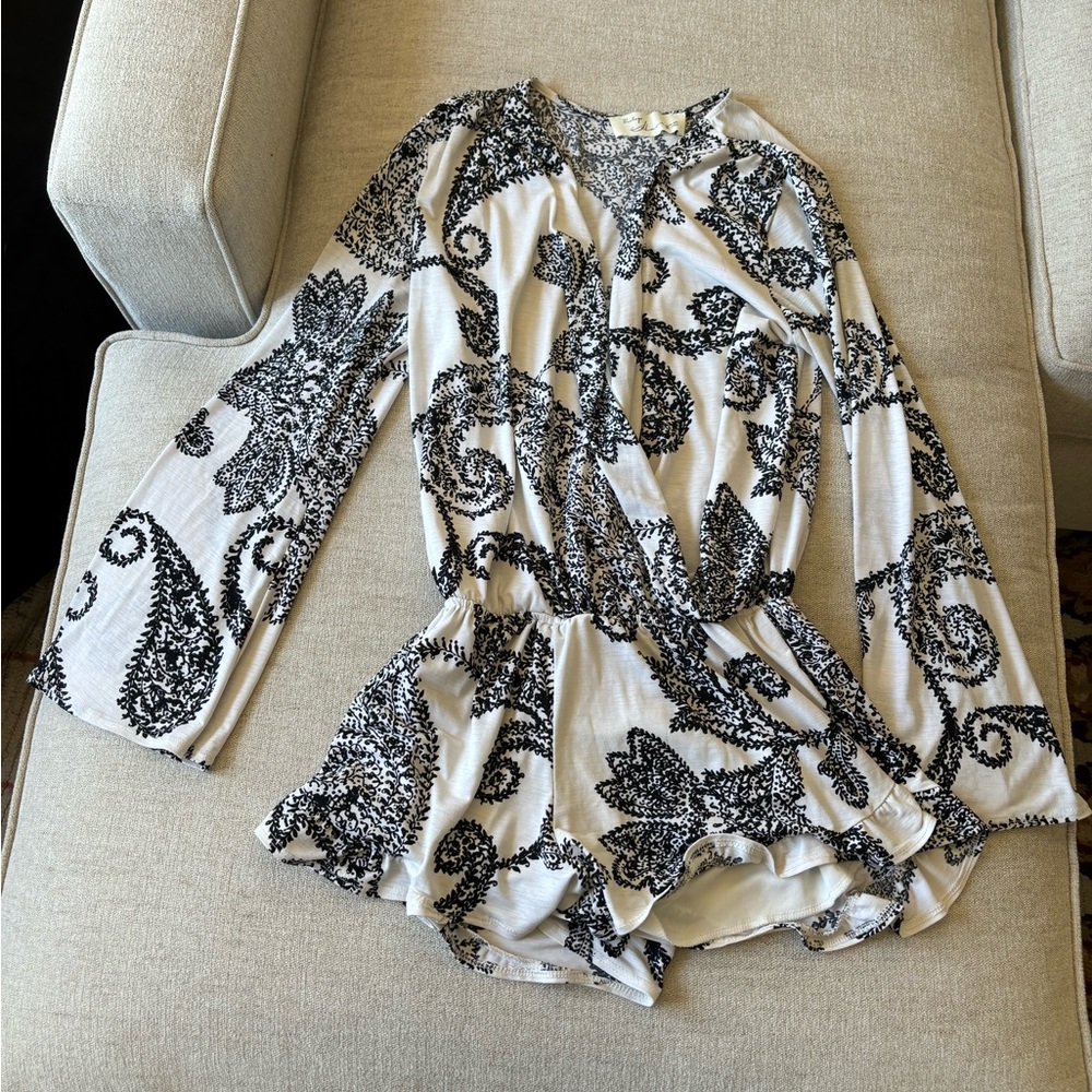 Low cut open black and white paisley romper
